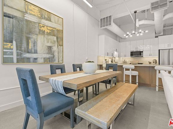 Building Photo - 1130 Flower St