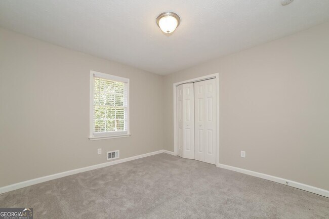 Building Photo - 2780 Deerfield Dr