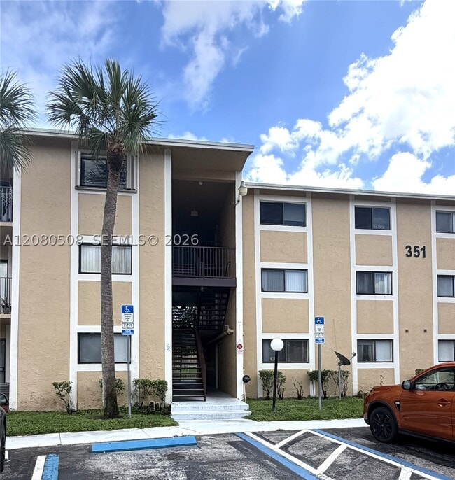 Building Photo - 351 Palm Way