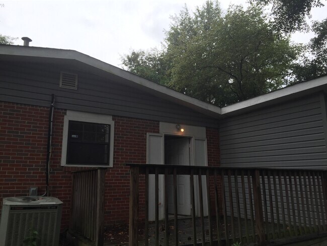 Building Photo - **AVAILABLE NOW**Total Electric East Columbus 4 bedroom/1 bathroom Home for Rent***