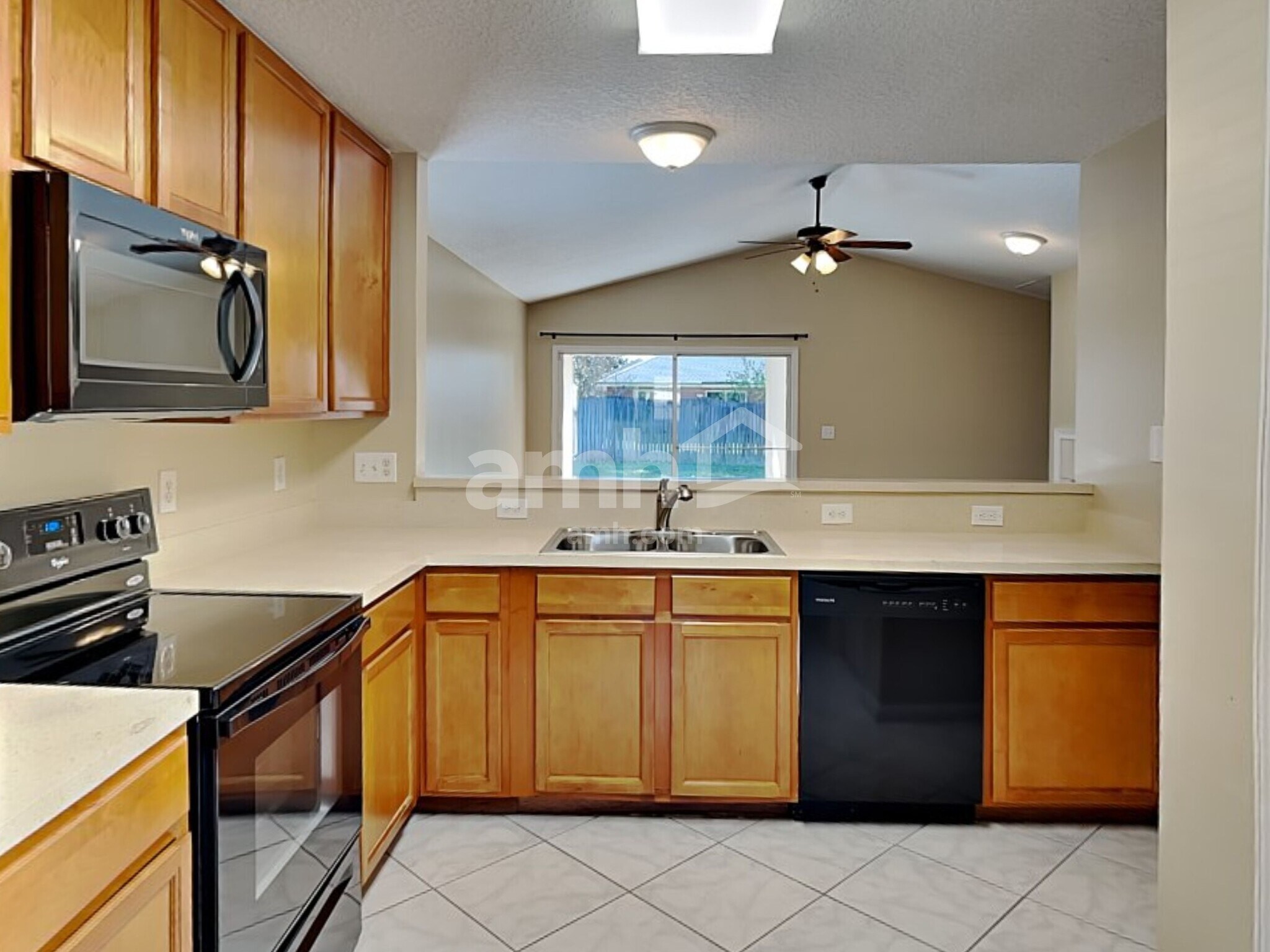 Building Photo - 9422 Daniels Mill Dr