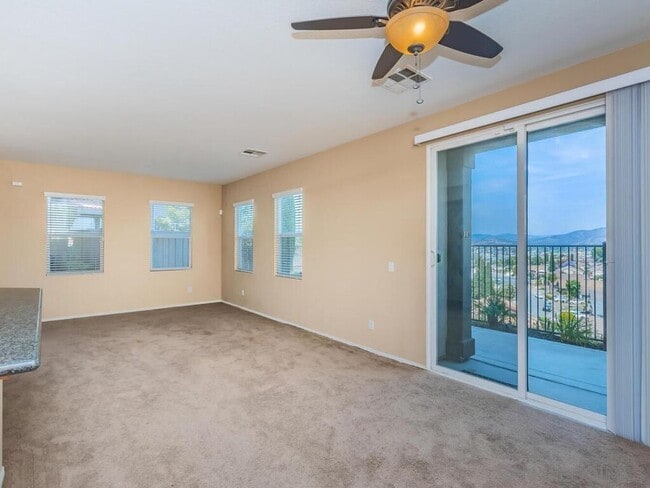 Building Photo - 425 S Meadowbrook Dr