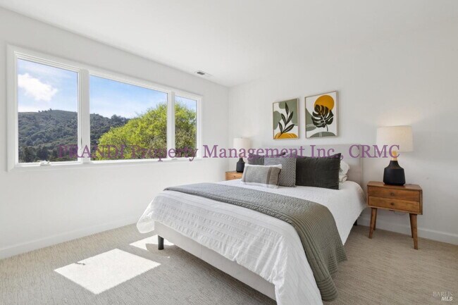Building Photo - Quintessential Mill Valley Lifestyle in th...