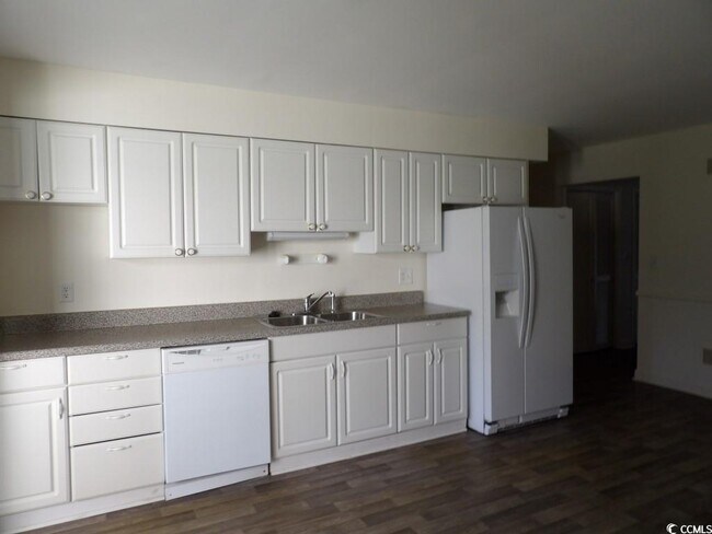 Building Photo - 254 Evergreen Ln