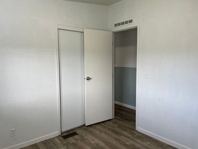 Building Photo - Remodeled Home Just Moments from Greenbank Farm!