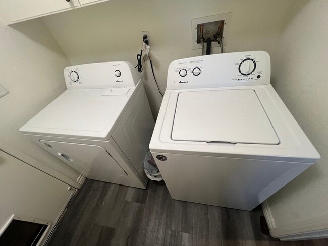 Building Photo - Spacious 4-Bedroom Home in Desirable Apple Valley Neighborhood