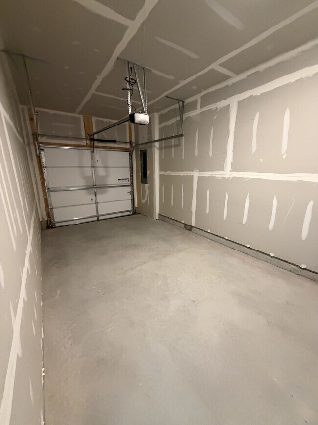 Building Photo - 228 Clement Lp