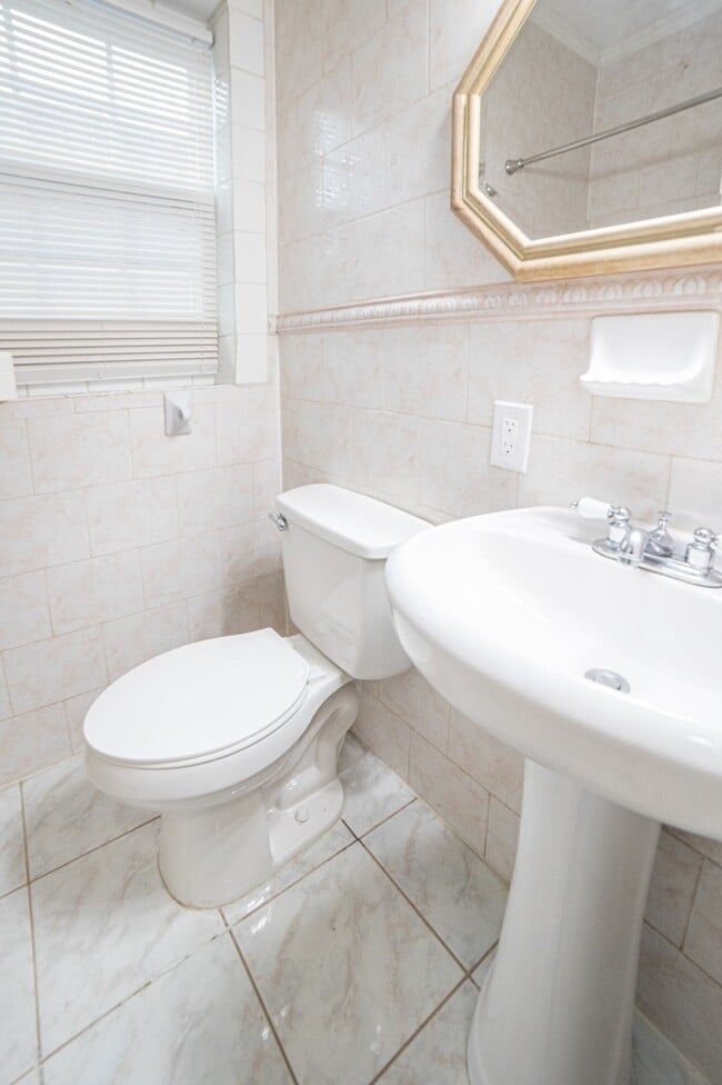 Building Photo - 1922 Wentworth St