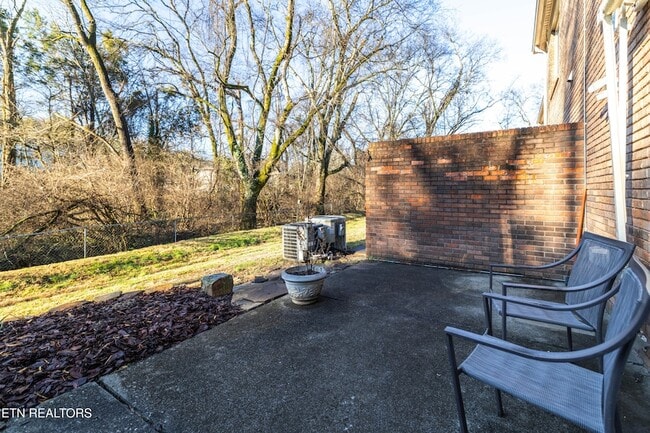 Building Photo - 136 Durwood Rd