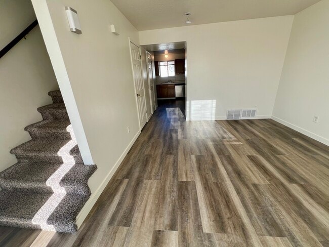 Building Photo - Kaysville #2