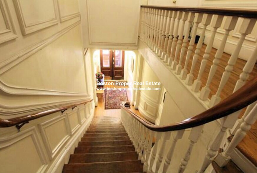 Building Photo - 85 Marlborough St