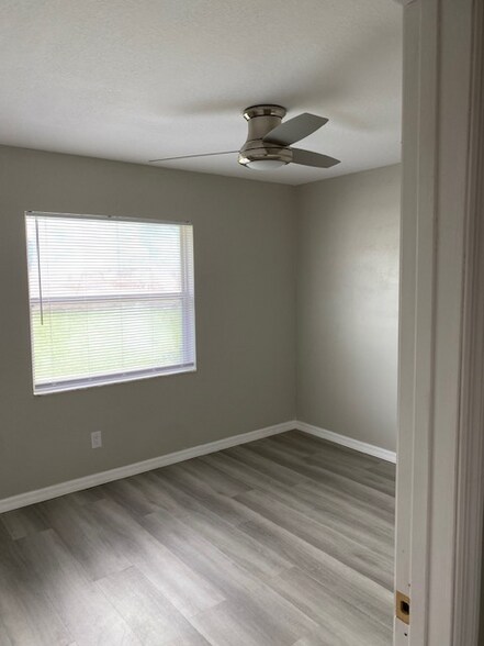 Building Photo - 4130 SE 61st Pl