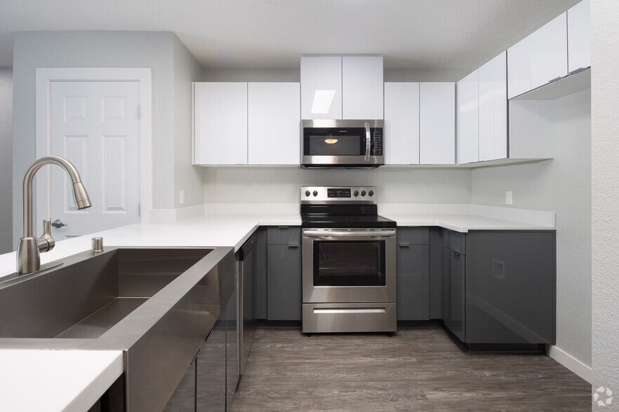 1BR, 1BA - 671SF - River House Apartments