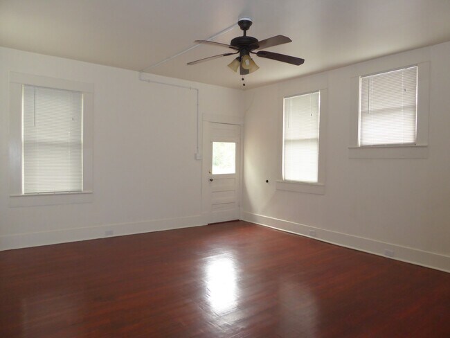 Building Photo - Studio loft in Alta Vista