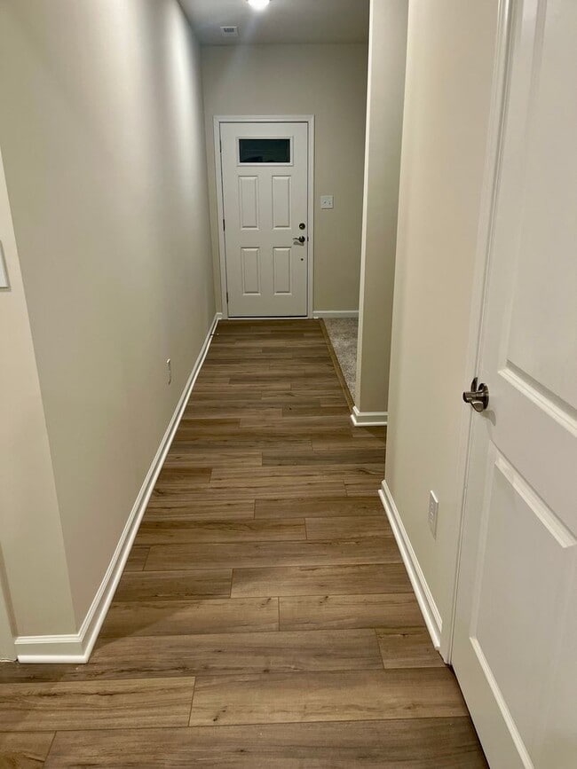 Building Photo - Newer Construction Home!