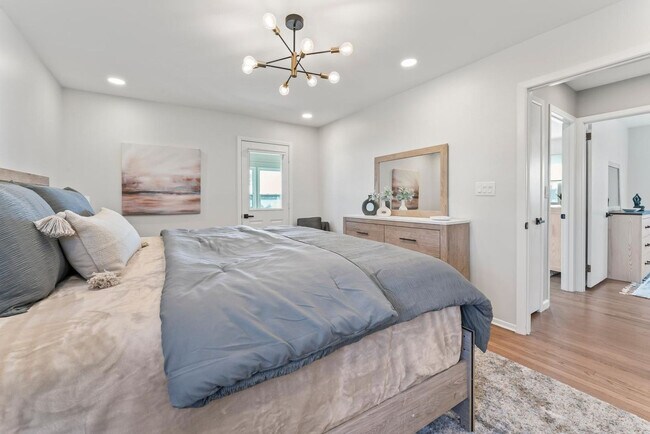 Building Photo - 445 S Riverside Dr