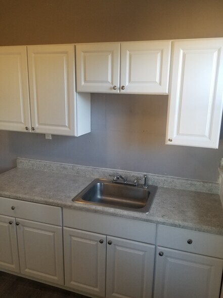 Kitchen 1 - 3808 W 8th St