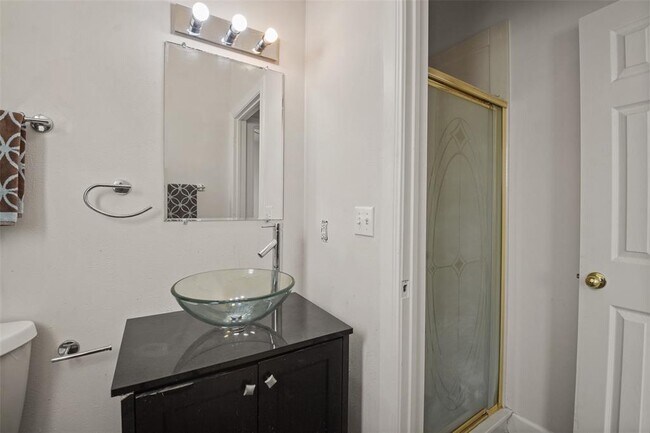 Building Photo - 5 Oak Crest Cir