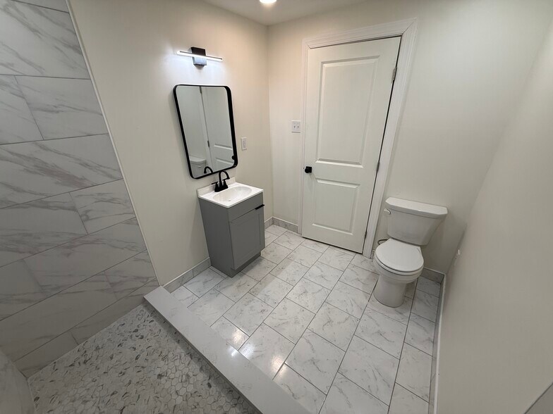 Building Photo - 1110 S 54th St