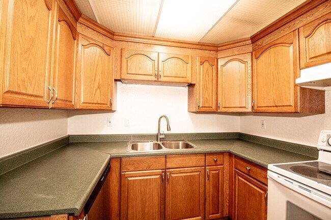 Building Photo - 22840 Hilton Head Dr