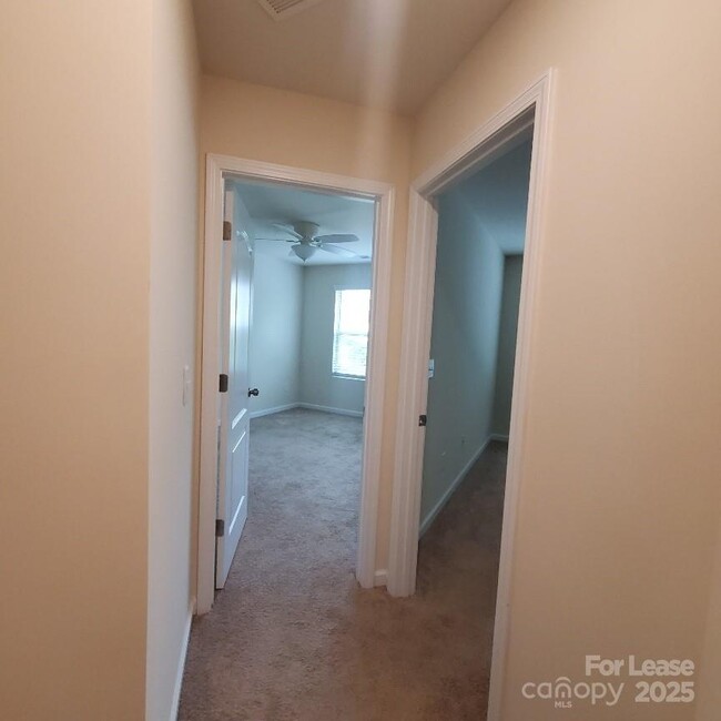 Building Photo - 4033 Black Walnut Wy