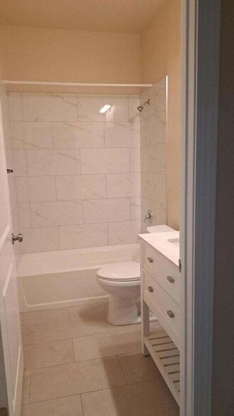 Building Photo - 301 SE Bayview Terrace