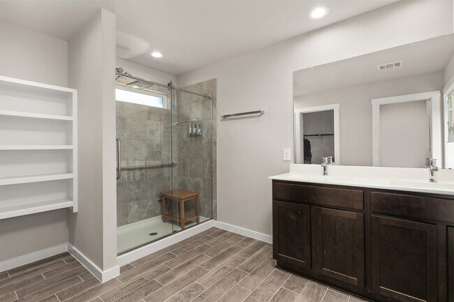 Building Photo - 2612 Golden Palms Ln
