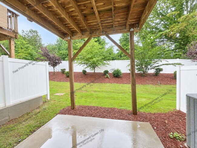 Building Photo - 2407 Lazette Dr