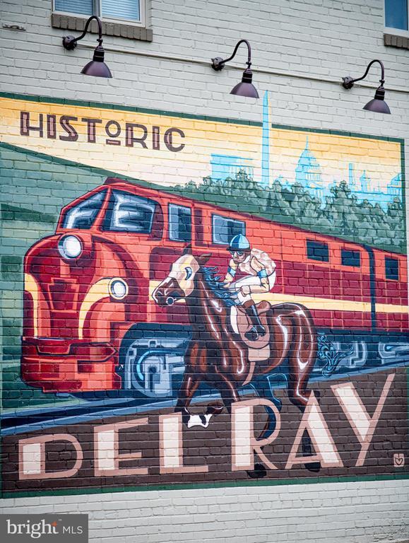 Building Photo - 432 E Luray Ave