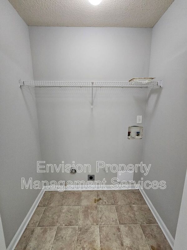 Building Photo - 336 Coral Cir
