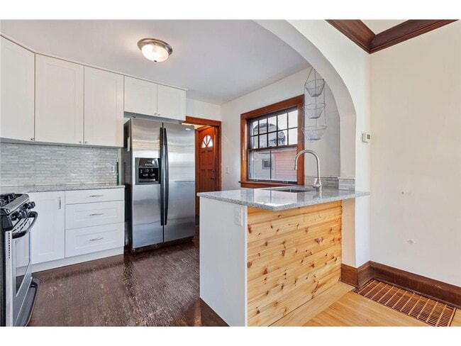 Building Photo - 445 Upton Ave S