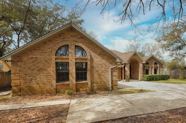 Building Photo - 211 Elliott Rd