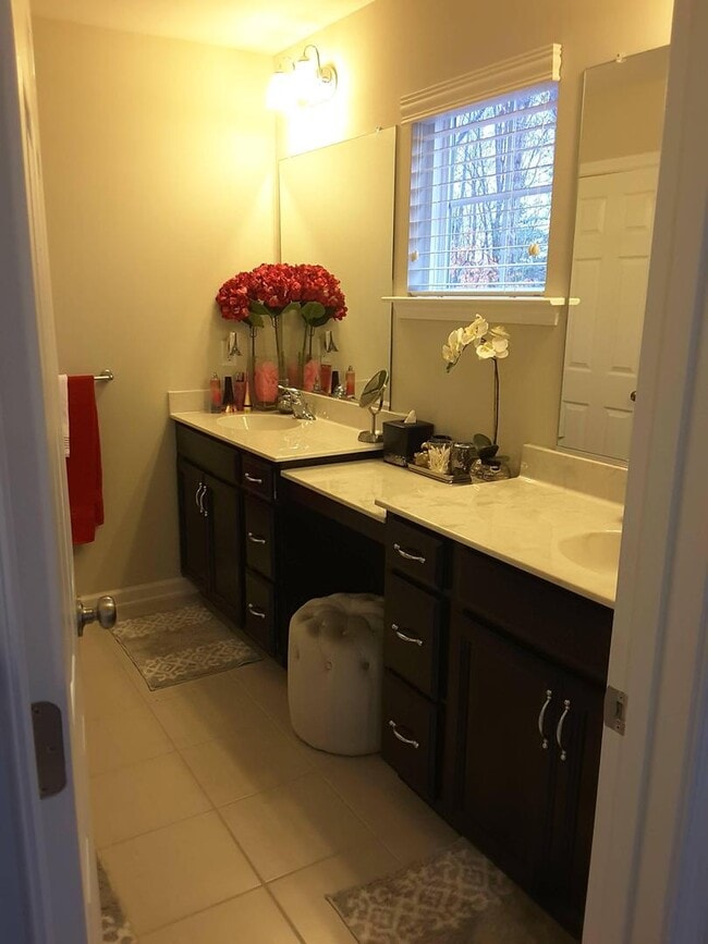 Building Photo - Liberty Crossing