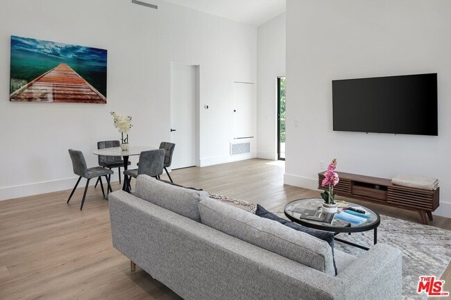 Building Photo - 1236 N Spaulding Ave