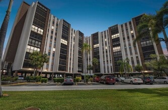 Building Photo - 10355 Paradise Blvd
