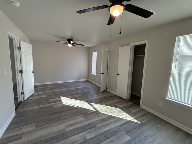 Building Photo - 312 M St NE