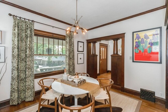 Building Photo - Fantastic West Plaza Bungalow
