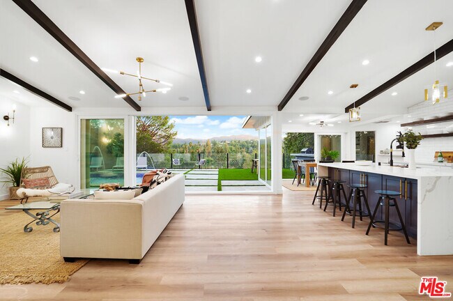 Building Photo - 4670 Brewster Dr