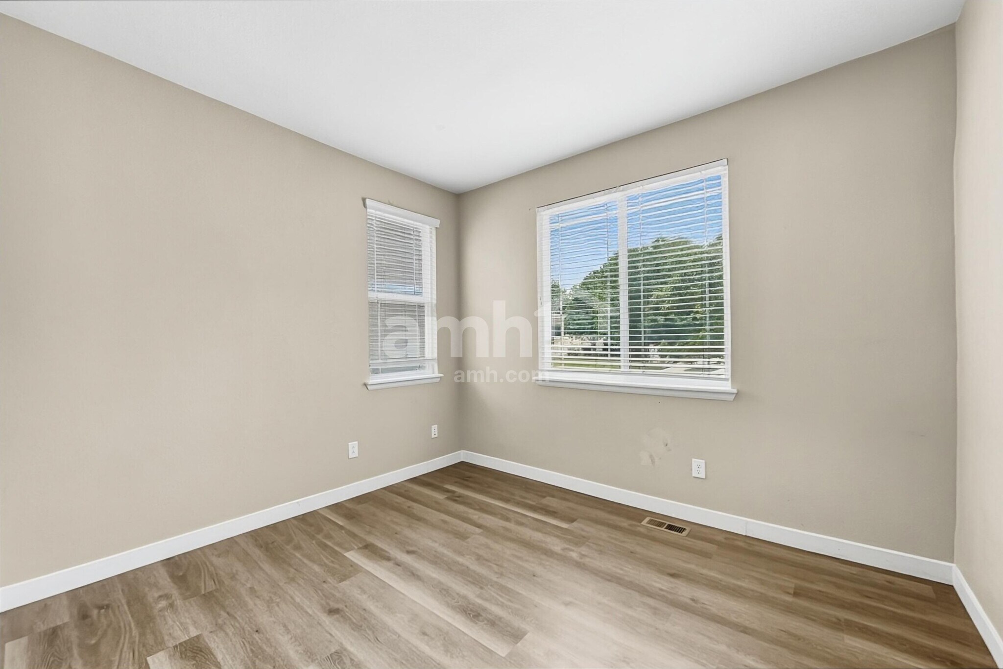 Building Photo - 1556 S Catawba Cir