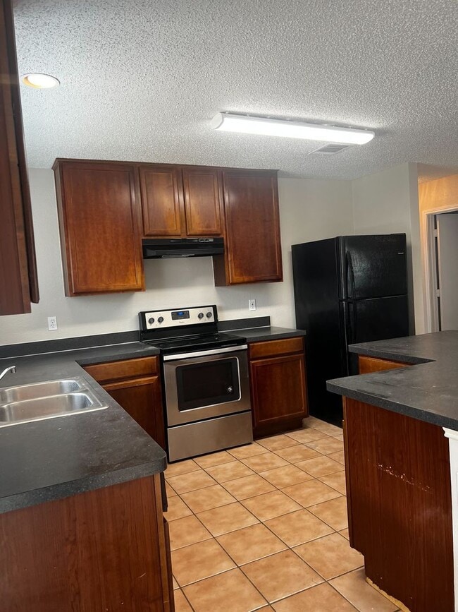 Building Photo - 1601 Hedgewood Trail