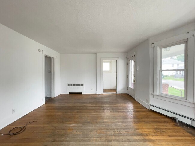 Building Photo - Space, Comfort & Location—Minutes from Ball State