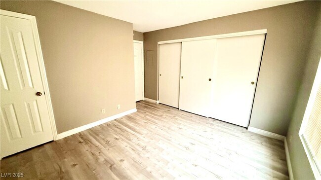 Building Photo - 2633 S Durango Dr