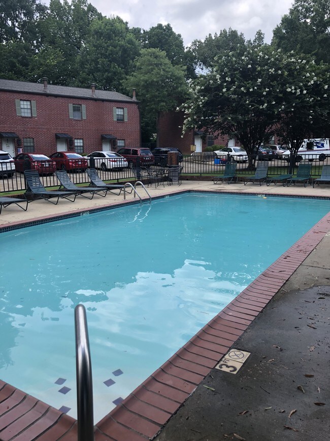 Building Photo - Oak Grove Apartments