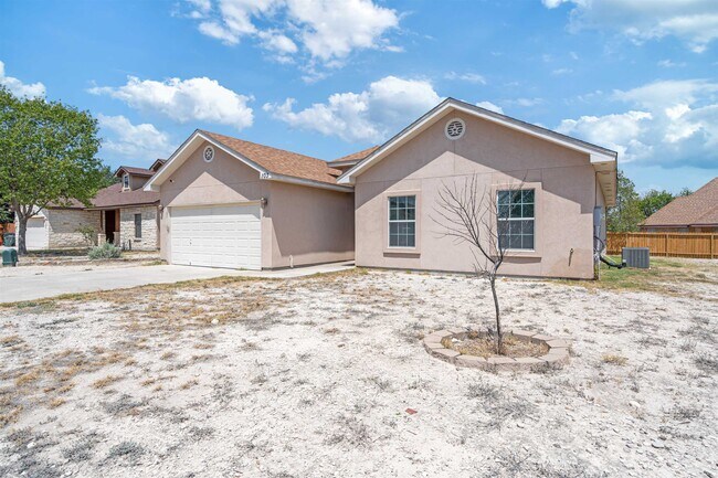 Building Photo - 103 Spike Run