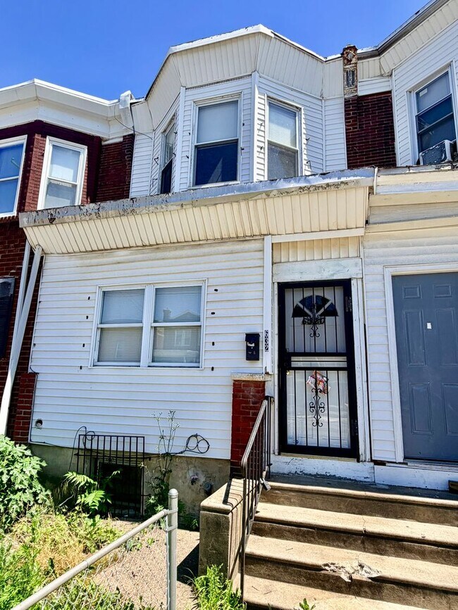 Building Photo - Available Now | Pet-Friendly 3-Bedroom Home with Spacious Living Areas