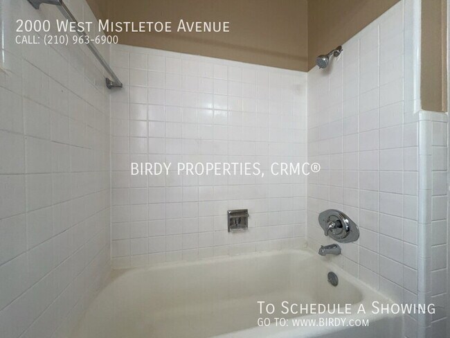 Building Photo - 2000 W Mistletoe Ave