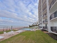Building Photo - Spectacular Ocean front ground floor unit , just steps away from water and sand