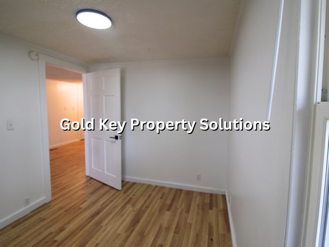 Building Photo - Cute 2 BR 1 BA House in Muncie with Fenced...