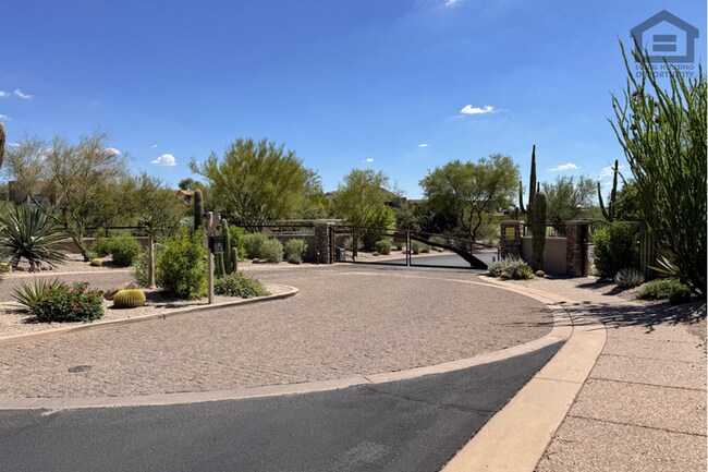 Building Photo - 2Bed/2Bath 2nd Floor Condo in North Scottsdale! Ready for Immediate Move-In! -- Gated Community! ...