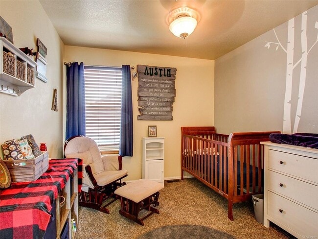 Building Photo - Spacious College Hills Home - 3 Bed, 3 Bath